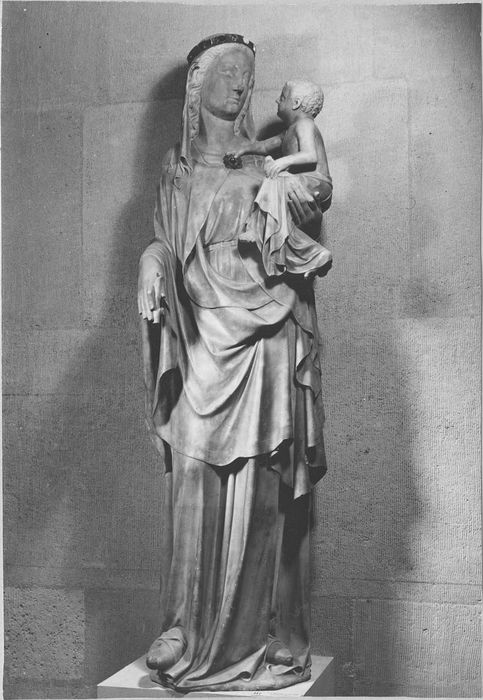 statue : Vierge à l'Enfant