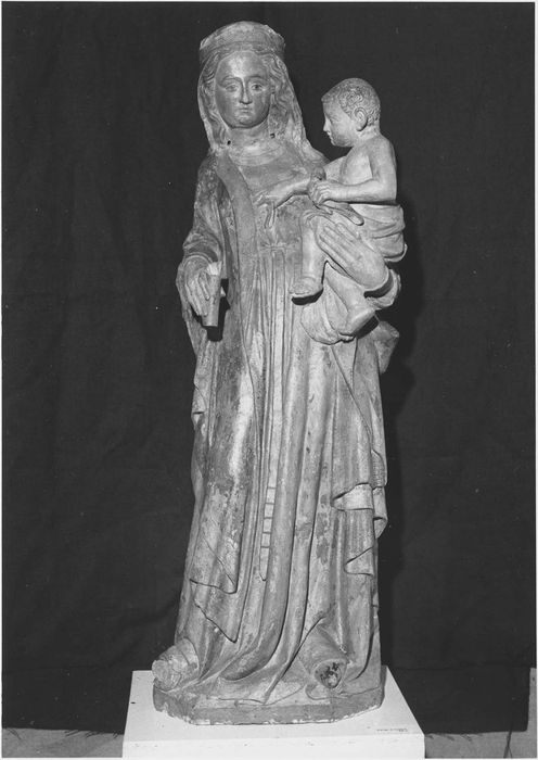 statue : Vierge à l'Enfant