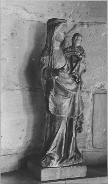 statue : Vierge à l'Enfant, vue de trois quarts - © Ministère de la Culture (France), Médiathèque du patrimoine et de la photographie, diffusion RMN-GP