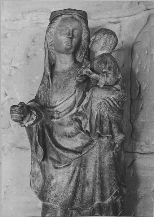 statue : Vierge à l'Enfant, détail 