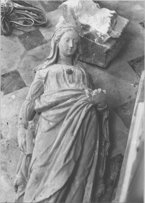 statue : sainte martyre ou Vierge de l'Annonciation, détail