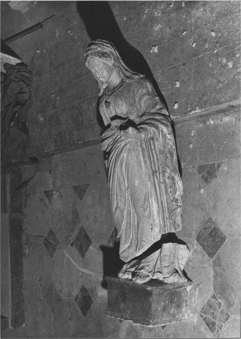 statue : sainte martyre ou Vierge de l'Annonciation