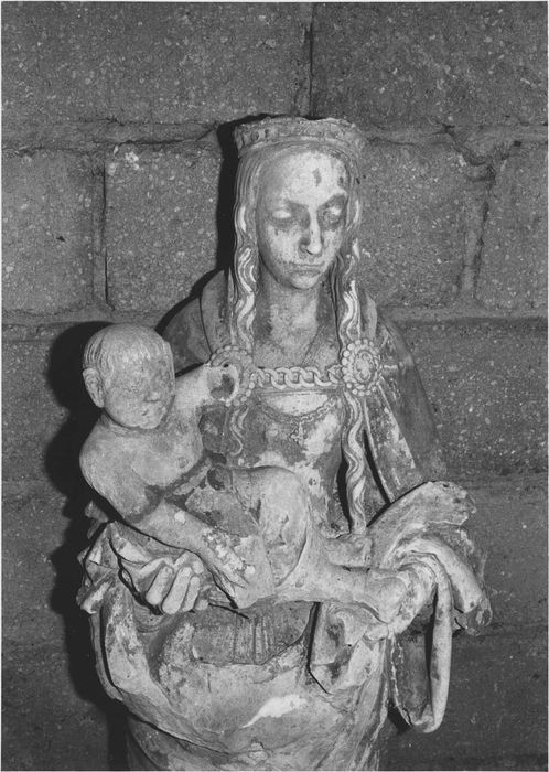 statue : Vierge à l'Enfant, détail