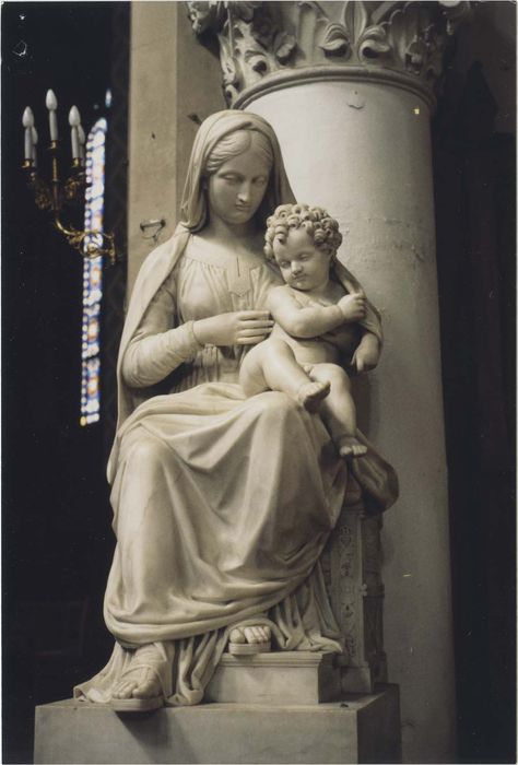 statue : Vierge à l'Enfant