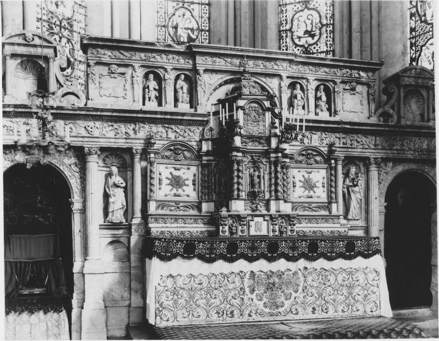 tabernacle à ailes et gradins, bas-relief : la Cène - © Ministère de la Culture (France), Médiathèque du patrimoine et de la photographie, diffusion RMN-GP