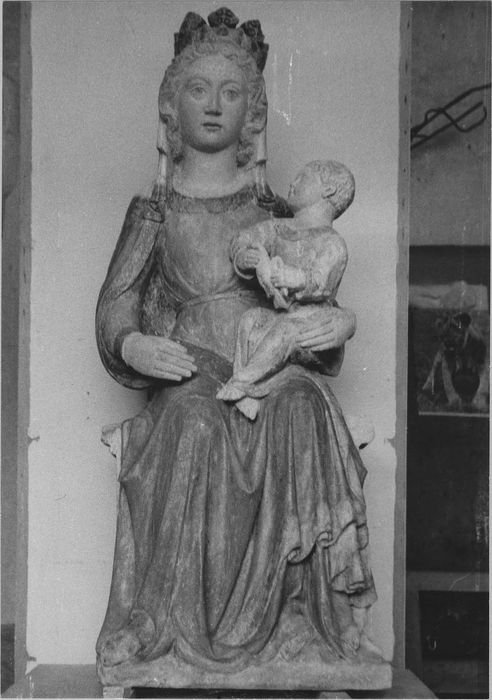 statue : Vierge à l'Enfant