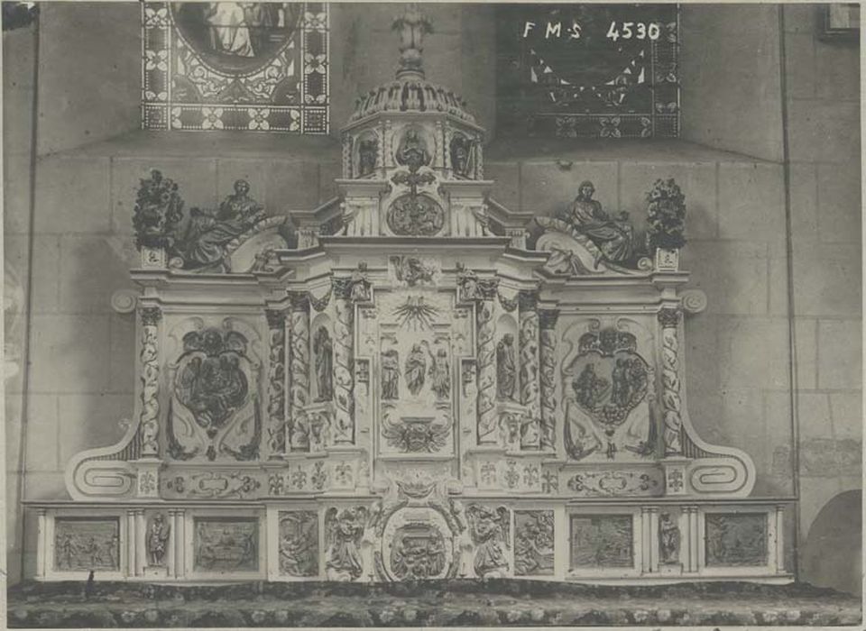 tabernacle à ailes et exposition : scènes de l'Ancien et du Nouveau Testament