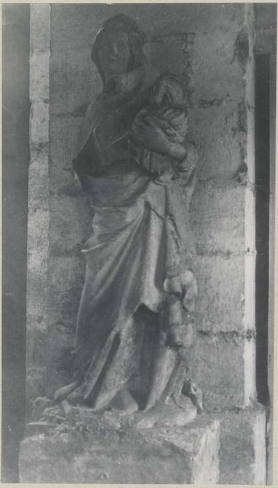 statue : Vierge à l'Enfant