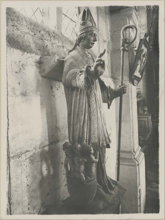 groupe sculpté : Saint Nicolas