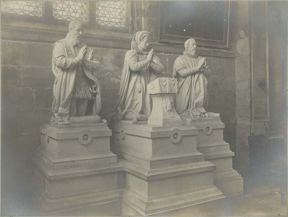 statue funéraire de François Nicolas IV de Neufville, duc de Villeroy ;statue funéraire de Nicolas III Legendre de Neufville, marquis de Villeroy, seigneur de Magny ;statue funéraire de Madeleine de Laubespine