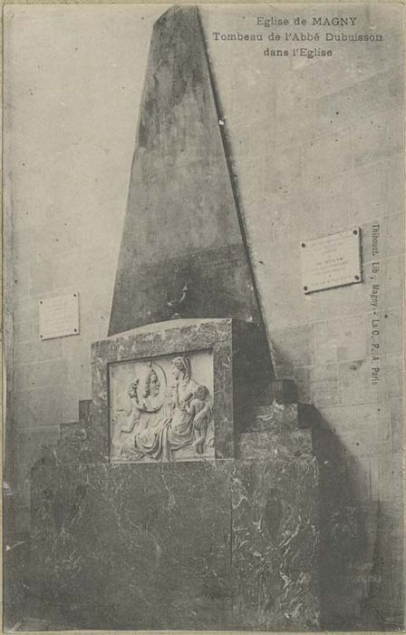 monument funéraire du curé Dubuisson