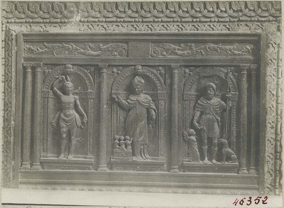 retable à 3 hauts-reliefs : saint Sébastien, saint Nicolas, saint Roch (retable de la chapelle de la Vierge)