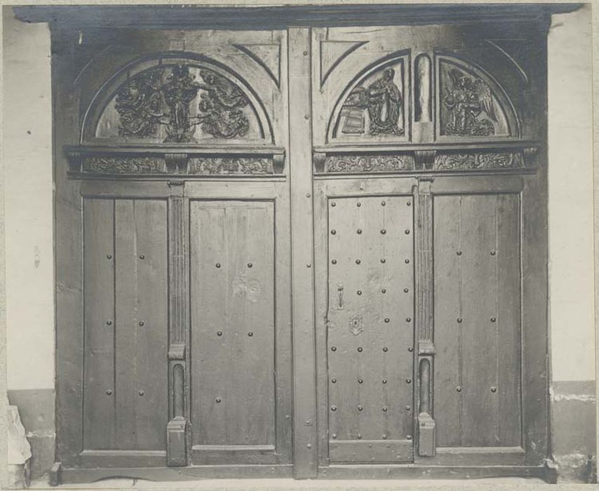 2 vantaux de la porte principale