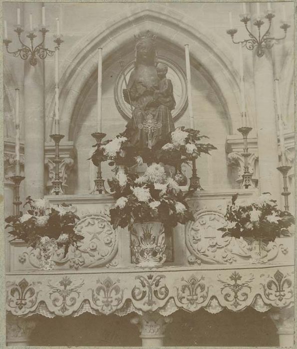 statue : Vierge à l'Enfant assise 