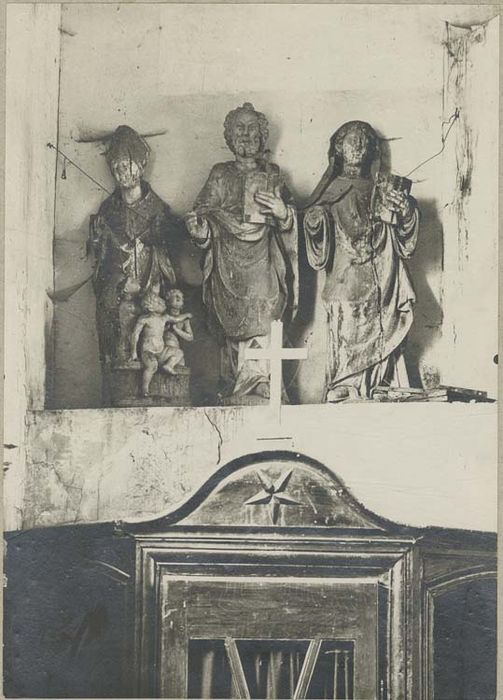 groupe sculpté : saint Nicolas avec les trois enfants dans le baquet ;statue : saint Pierre - © Ministère de la Culture (France), Médiathèque du patrimoine et de la photographie, diffusion GrandPalaisRmn Photo