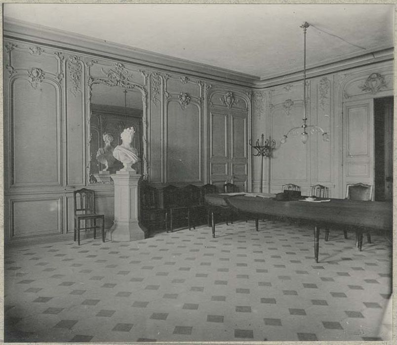 lambris de revêtement, portes et glaces