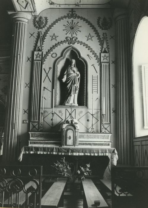 autel, gradins d'autel, tabernacle, retable, statue : Sacré-Coeur (autel latéral sud)