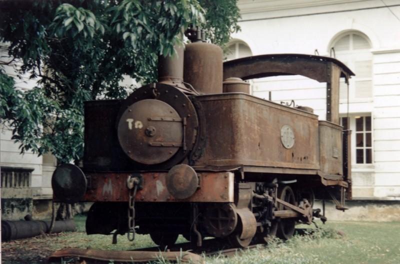 locomotive à vapeur : locomotive-tender Schneider, à voie métrique, 030 T 8 ; vue de devant, avant restauration - © Ministère de la Culture (France), Médiathèque du patrimoine et de la photographie (objets mobiliers), tous droits réservés