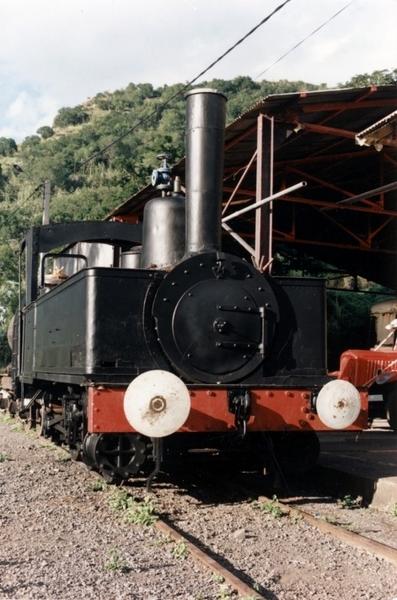 locomotive à vapeur : locomotive-tender Schneider, à voie métrique, 030 T 8 ; vue de devant, après restauration