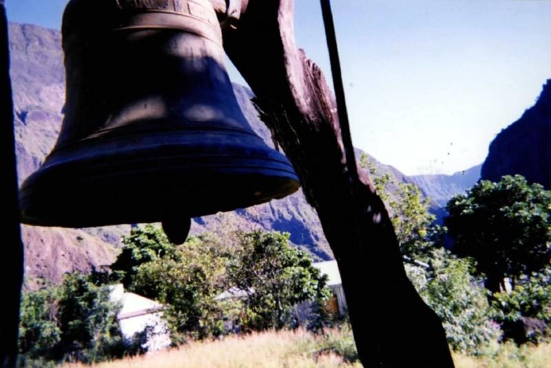 cloche avec son mouton et ses ferrures, détail