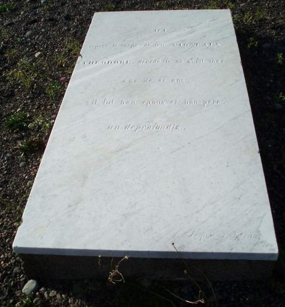 4 monuments funéraires (pierres tombales) de descendants de déportés acadiens