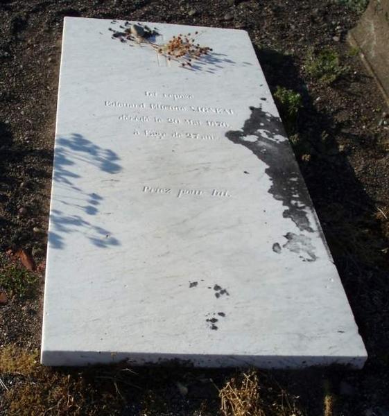 monument funéraire (pierre tombale) d'Edouard Etienne Vigneau