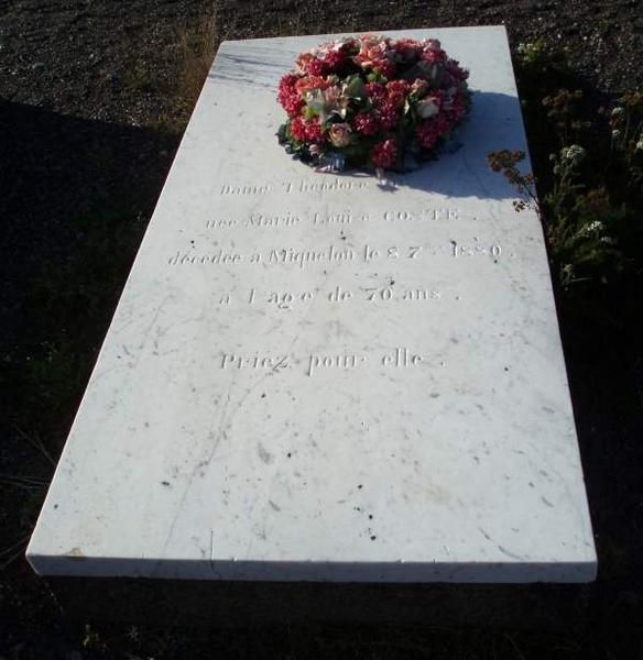 monument funéraire (pierre tombale) de Marie-Louise Vigneau, née Coste