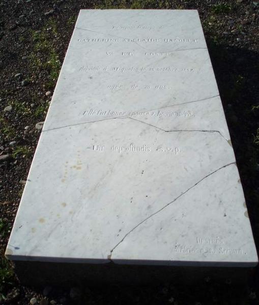 monument funéraire (pierre tombale) de Catherine Adélaïde Hanouet, veuve d'Etienne Coste