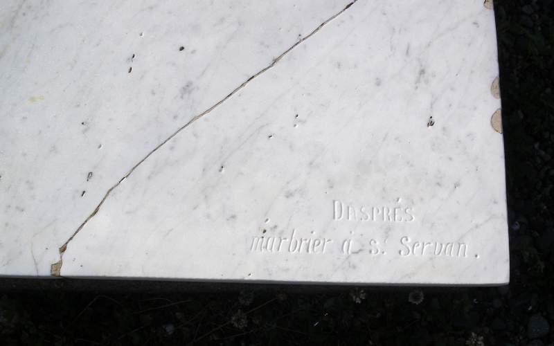 monument funéraire (pierre tombale) de Catherine Adélaïde Hanouet, veuve d'Etienne Coste ; détail de la signature