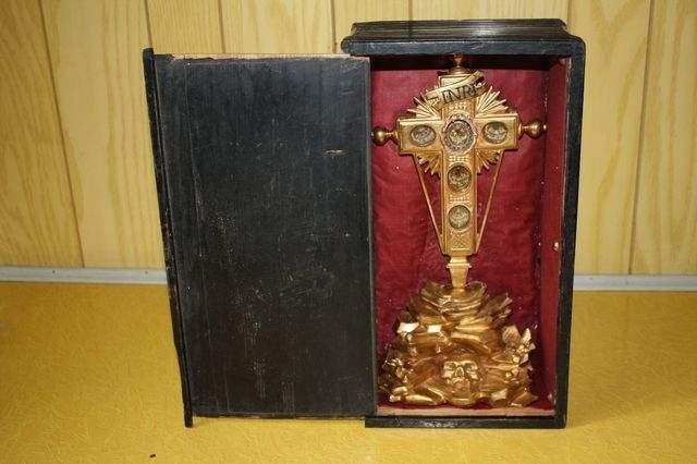 croix-reliquaire et son coffret