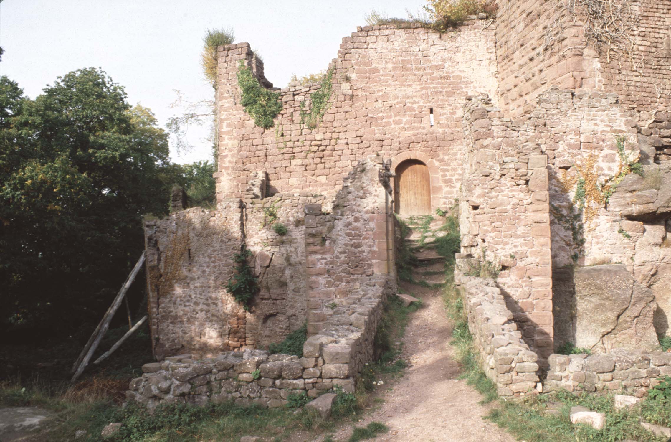 Entrée côté tour, vue d'ensemble