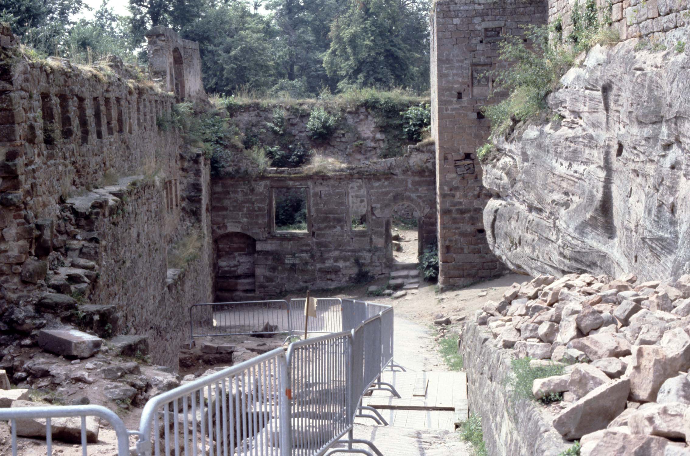 Vestiges de la lice vers la porte, vue d'ensemble