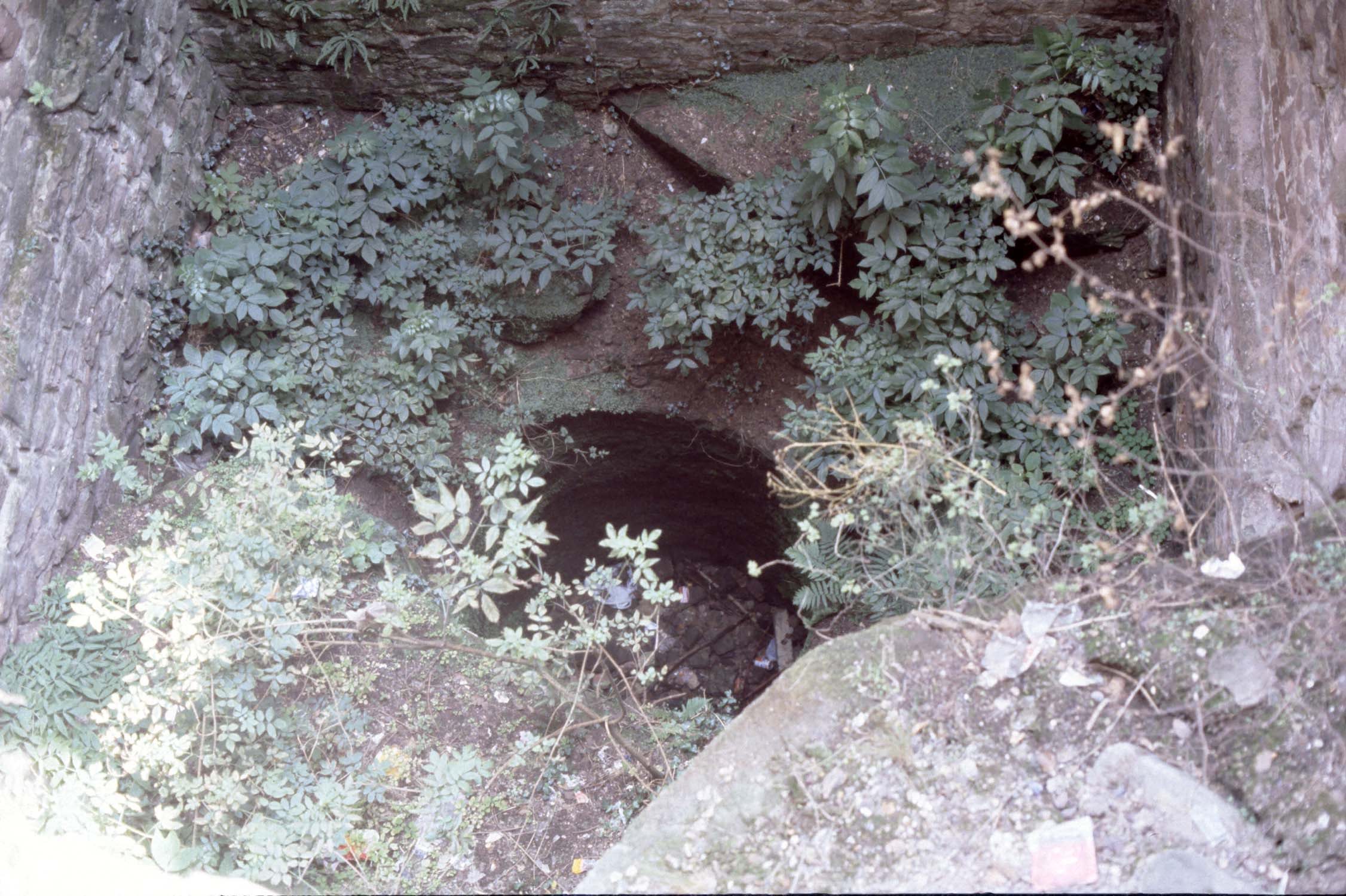 Puits, vue en plongée