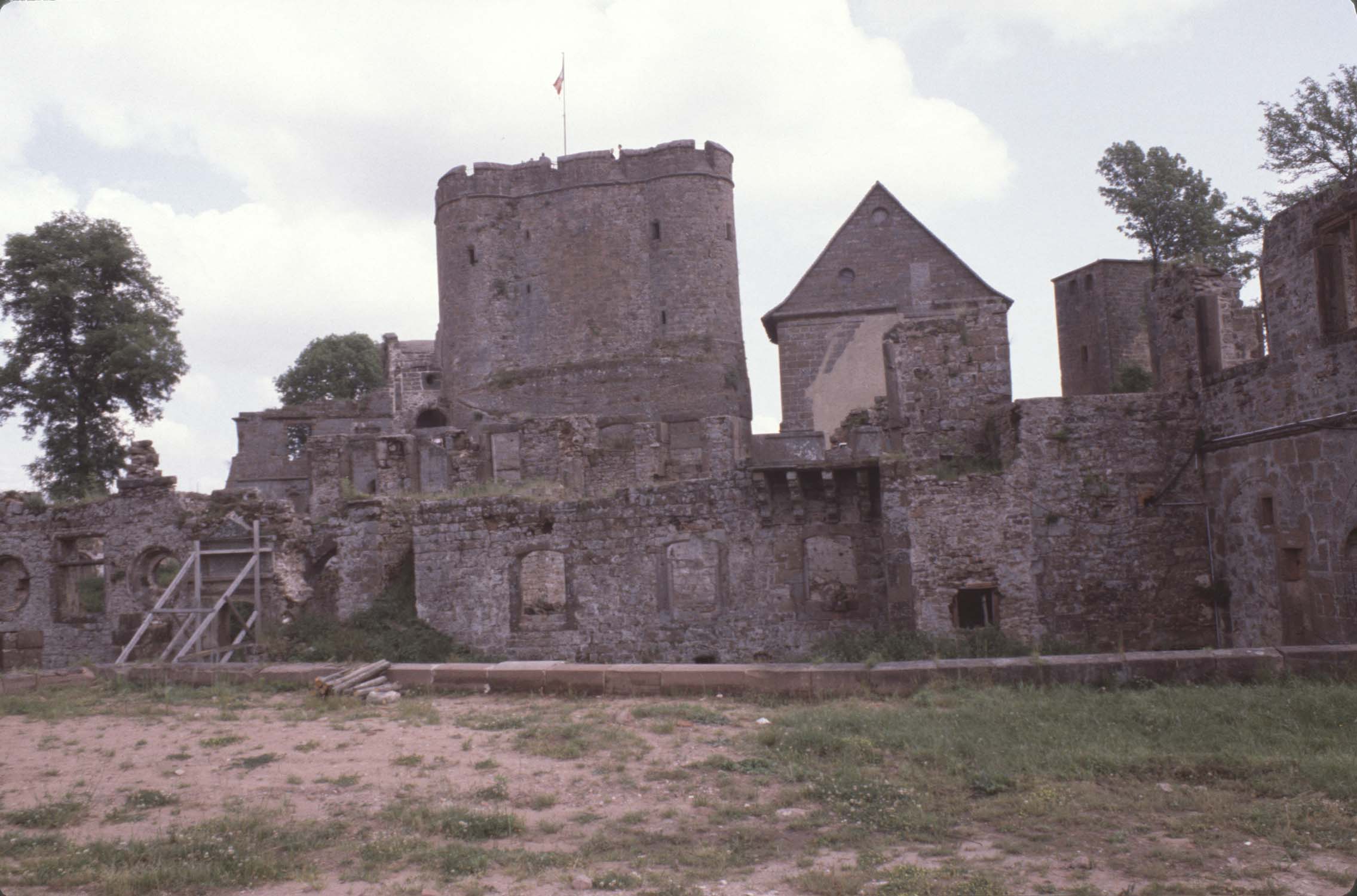 Vestiges du château : sommet, vue générale