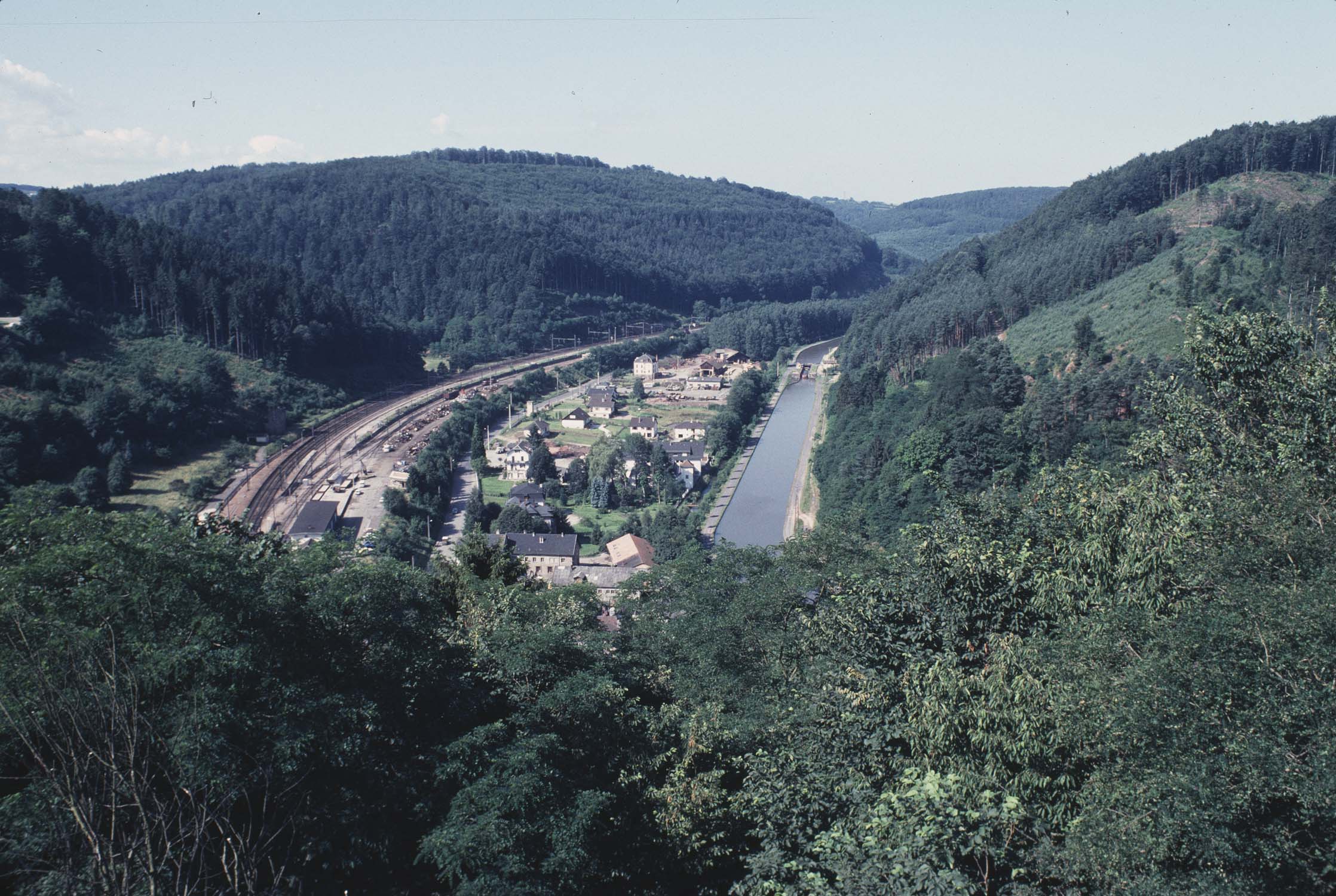 Vallée, vue d'ensemble depuis le château