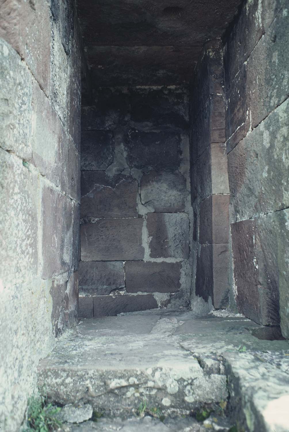 Vestige du corps de garde : escalier, détail