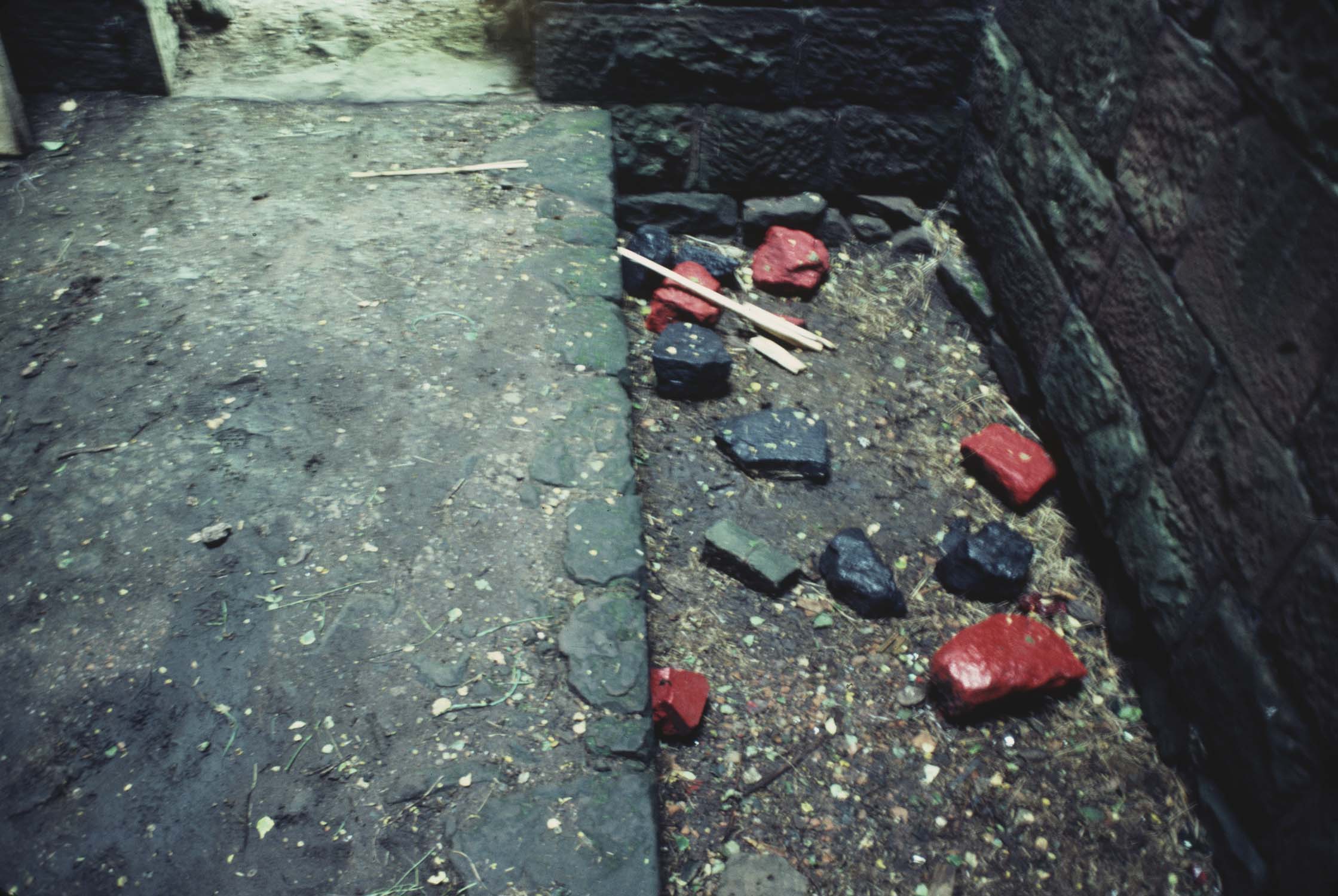 Donjon du 2e château : intérieur, détail du sol