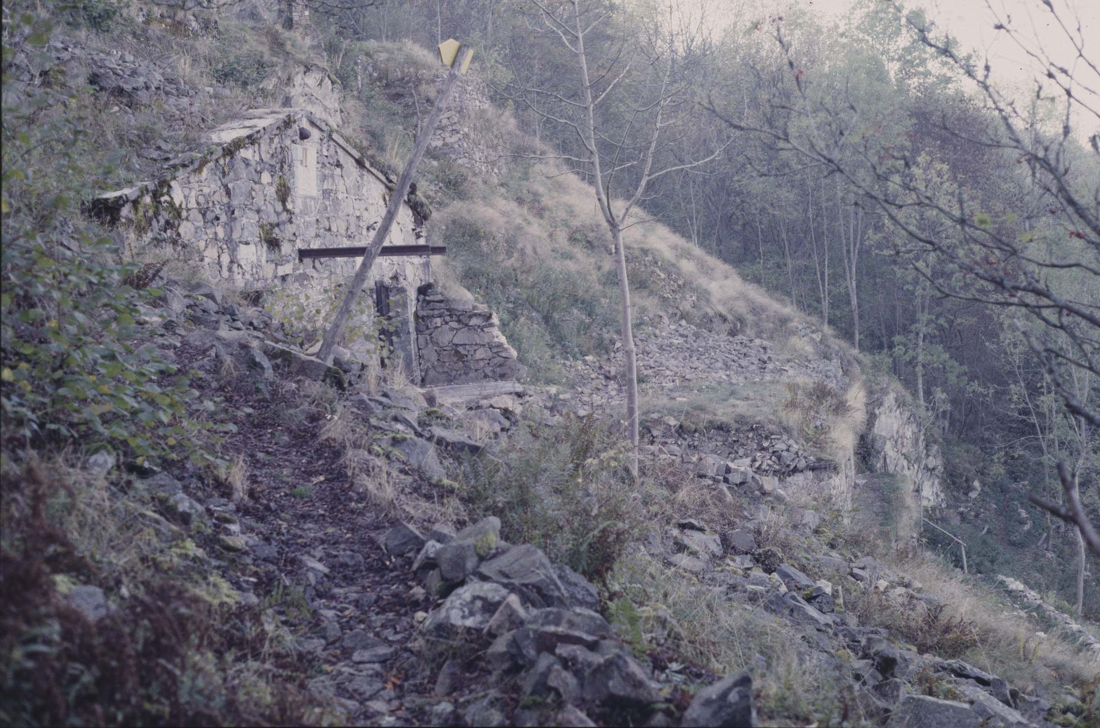 Abri du téléphérique, vue à distance