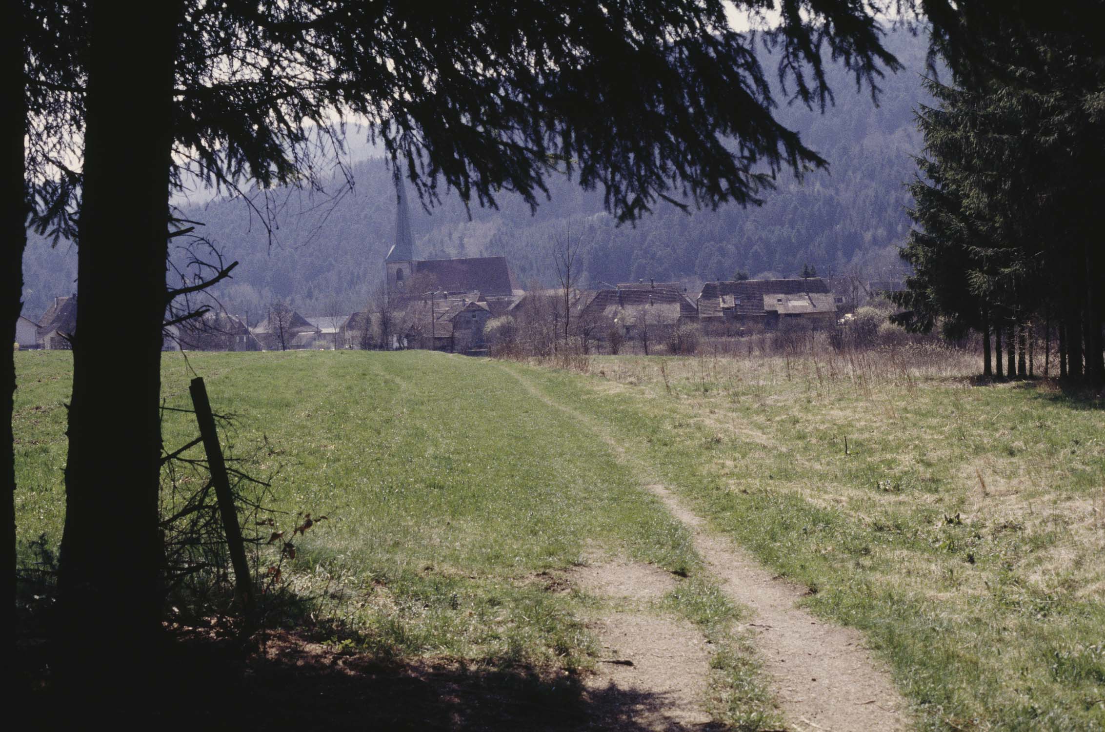 Village, vue à distance