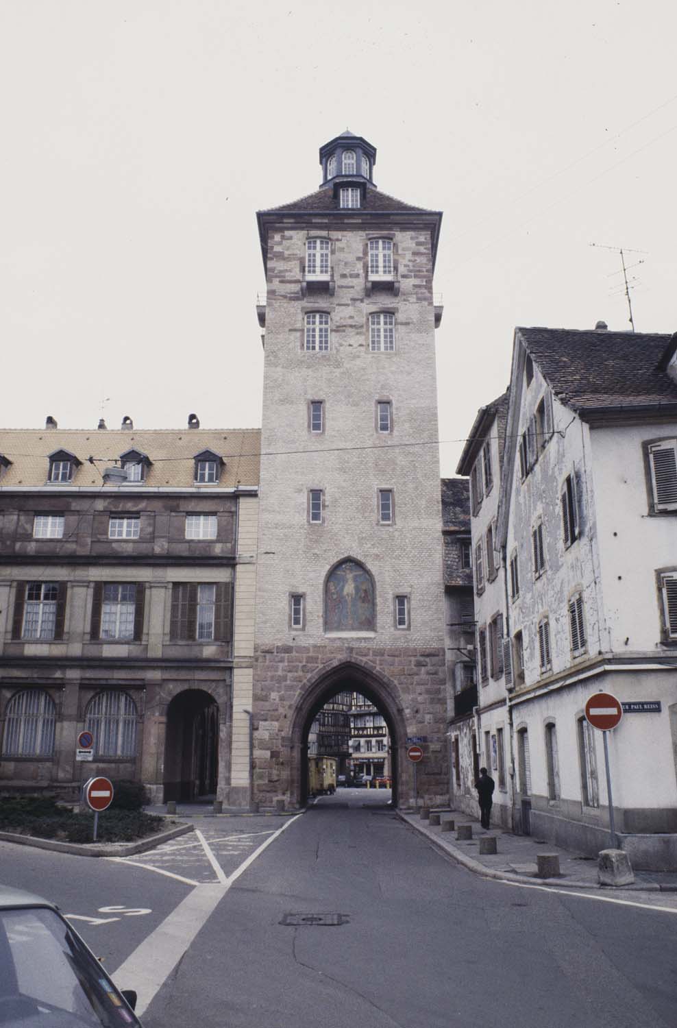 Porte de l'hôpital