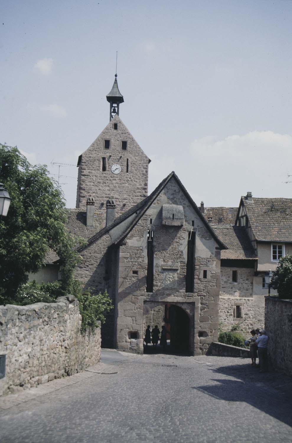 Porte ouest, vue à distance