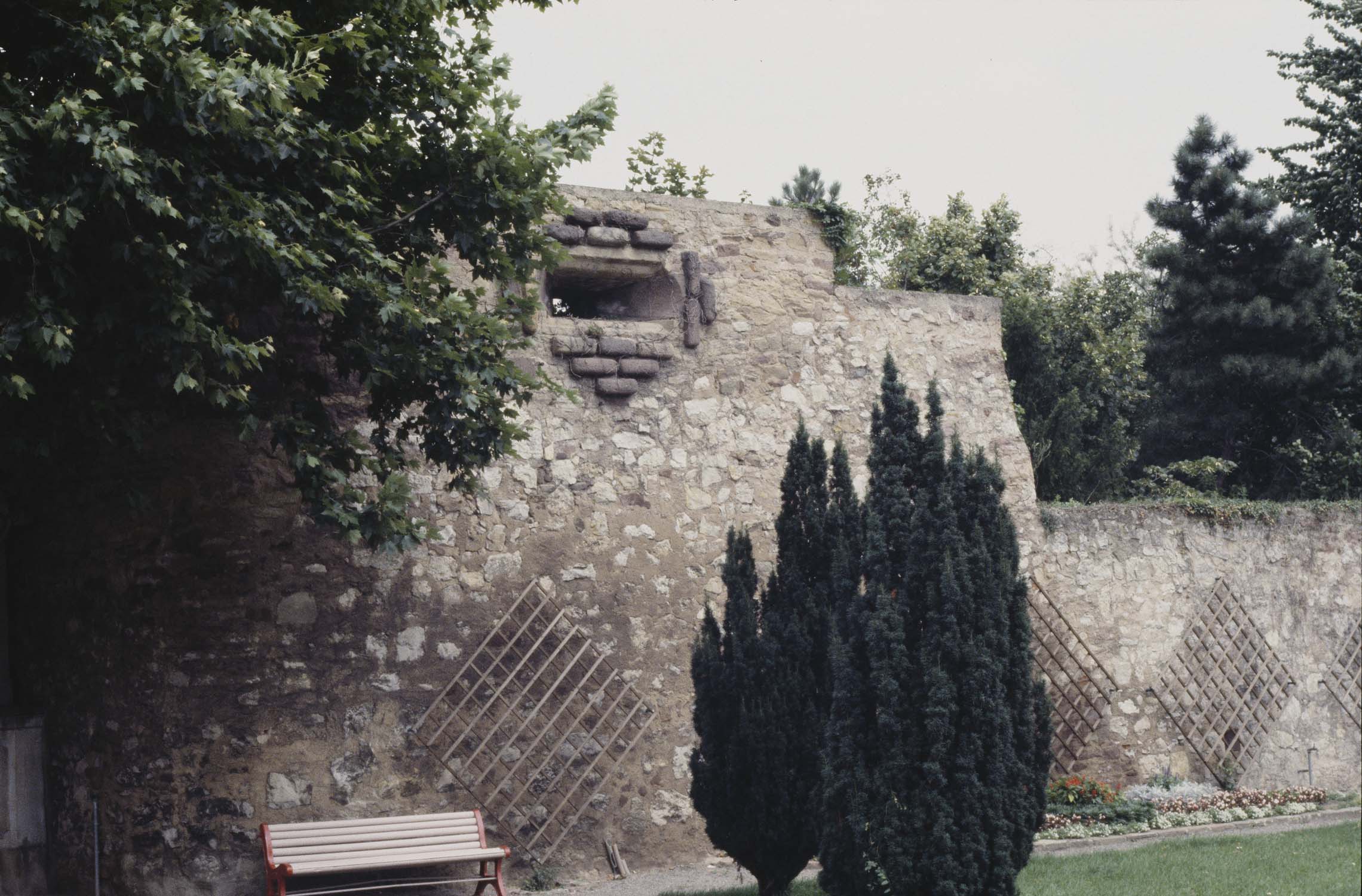 Vestiges de la tour d'angle sud-est, vue d'ensemble