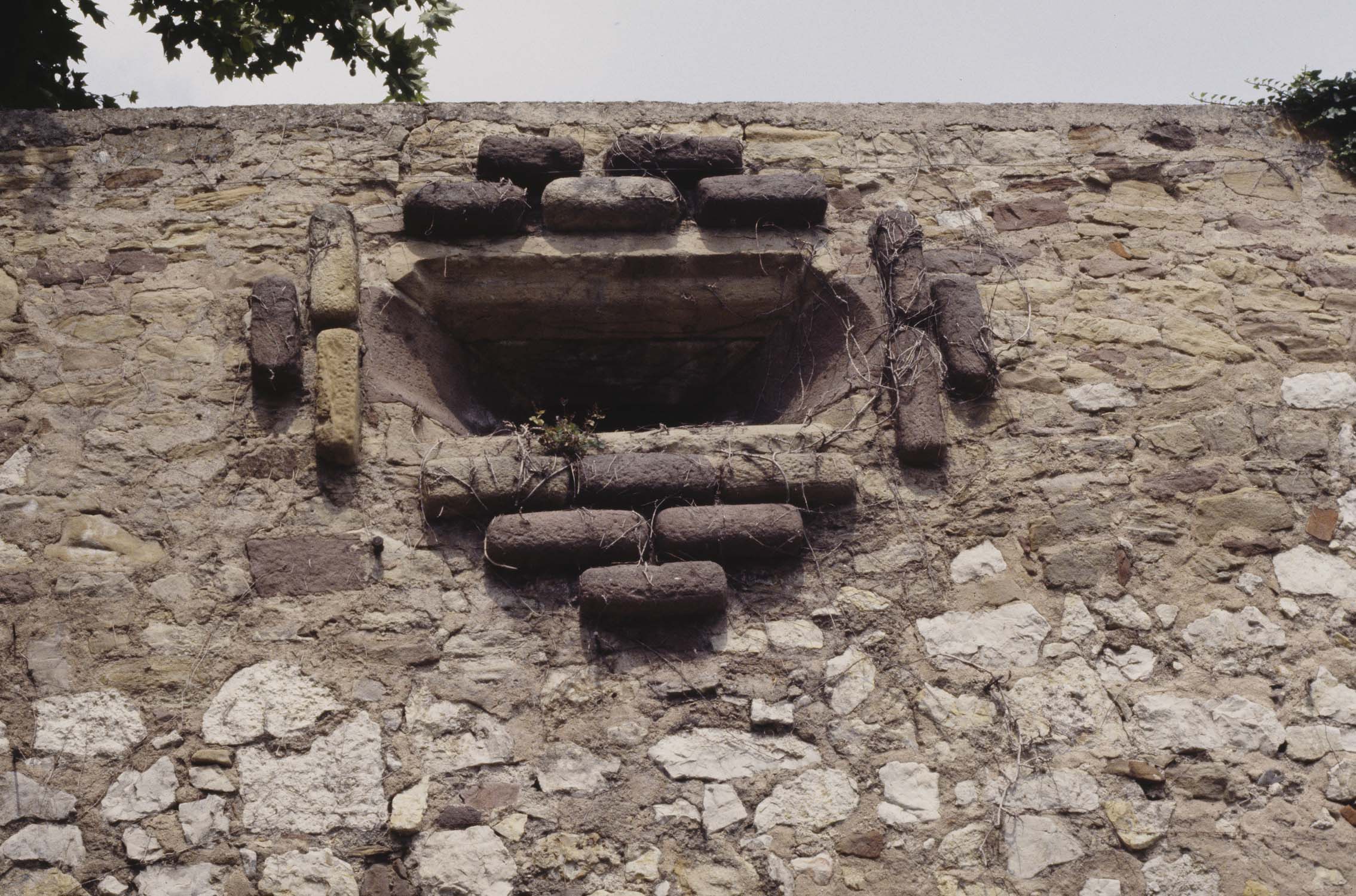 Tour d'angle sud-est : bouche à feu, détail