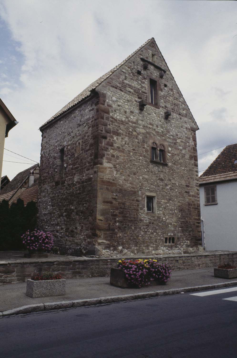 Maison, vue de trois-quarts