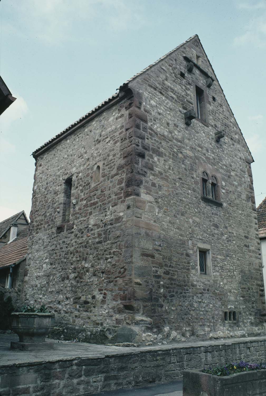 Maison, vue de trois-quarts