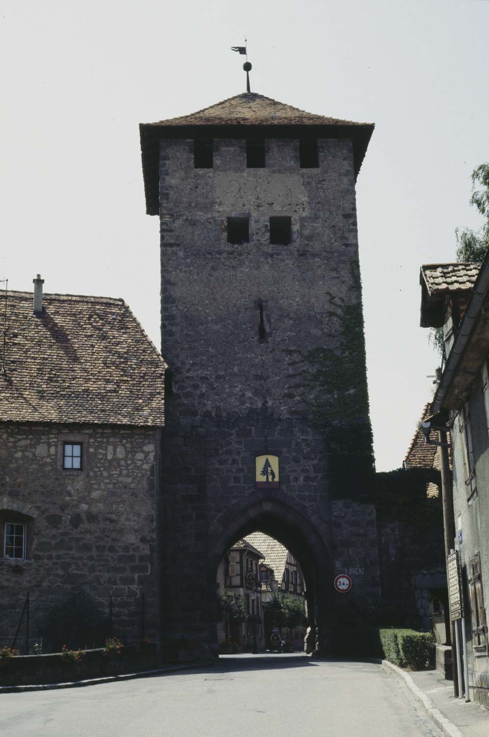 Porte est, vue générale