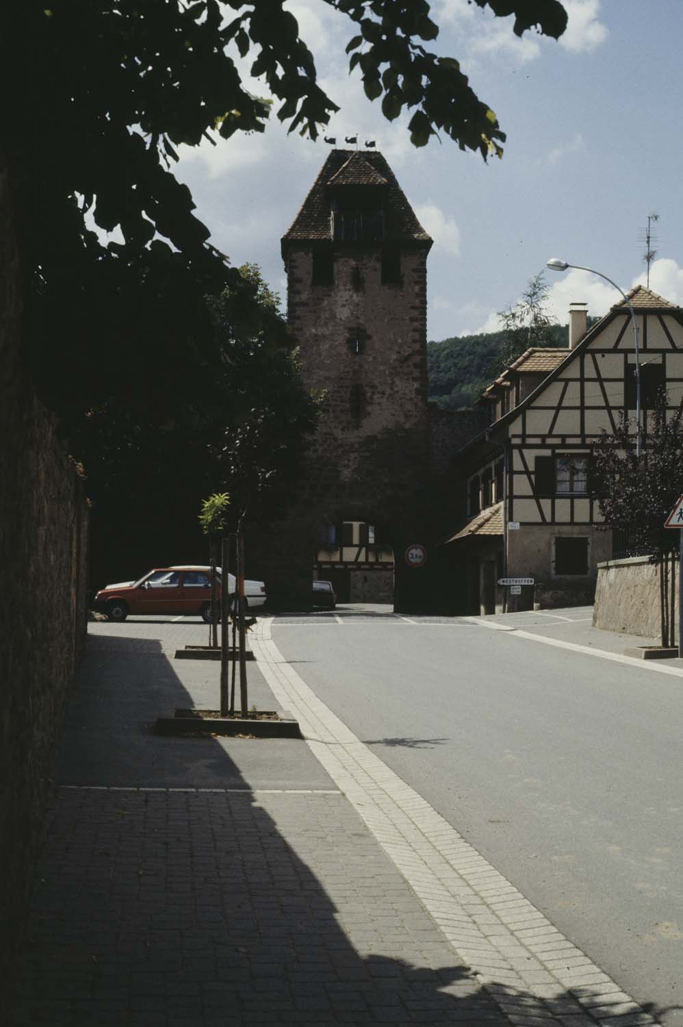 Porte nord, vue d'ensemble à distance