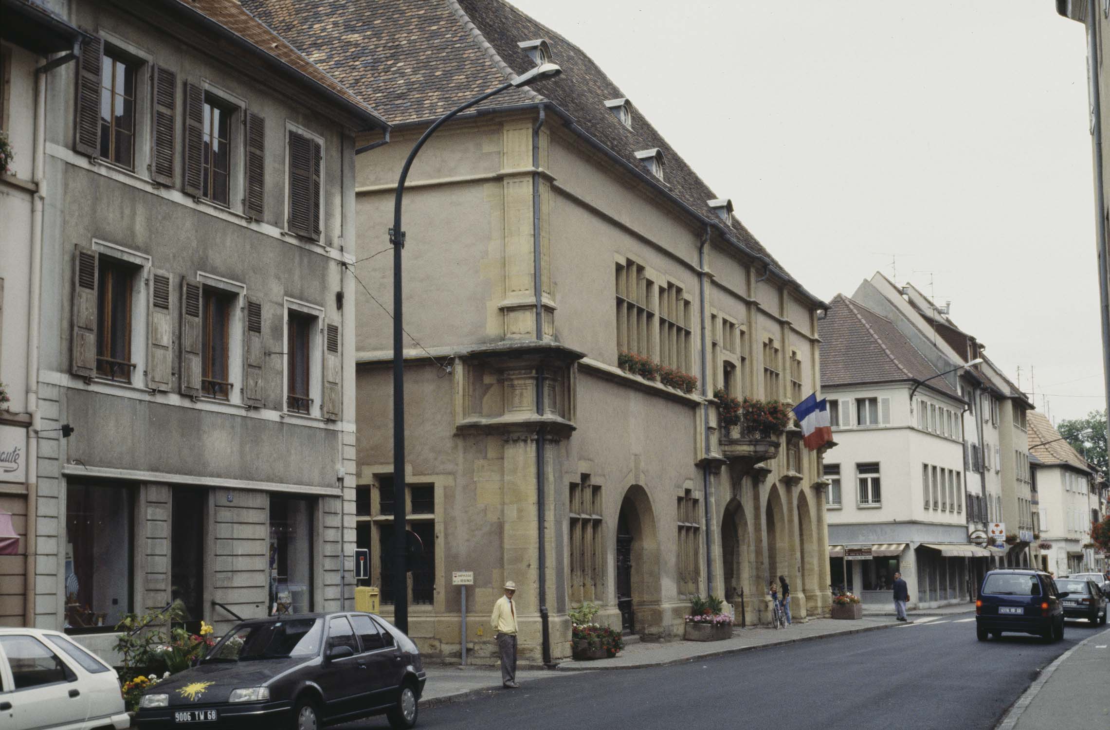 Palais, vue d'ensemble de la rue