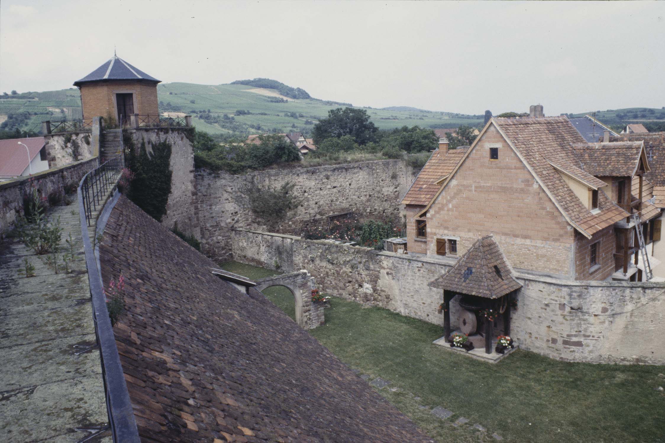 Mairie ; Remparts, vue d'ensemble