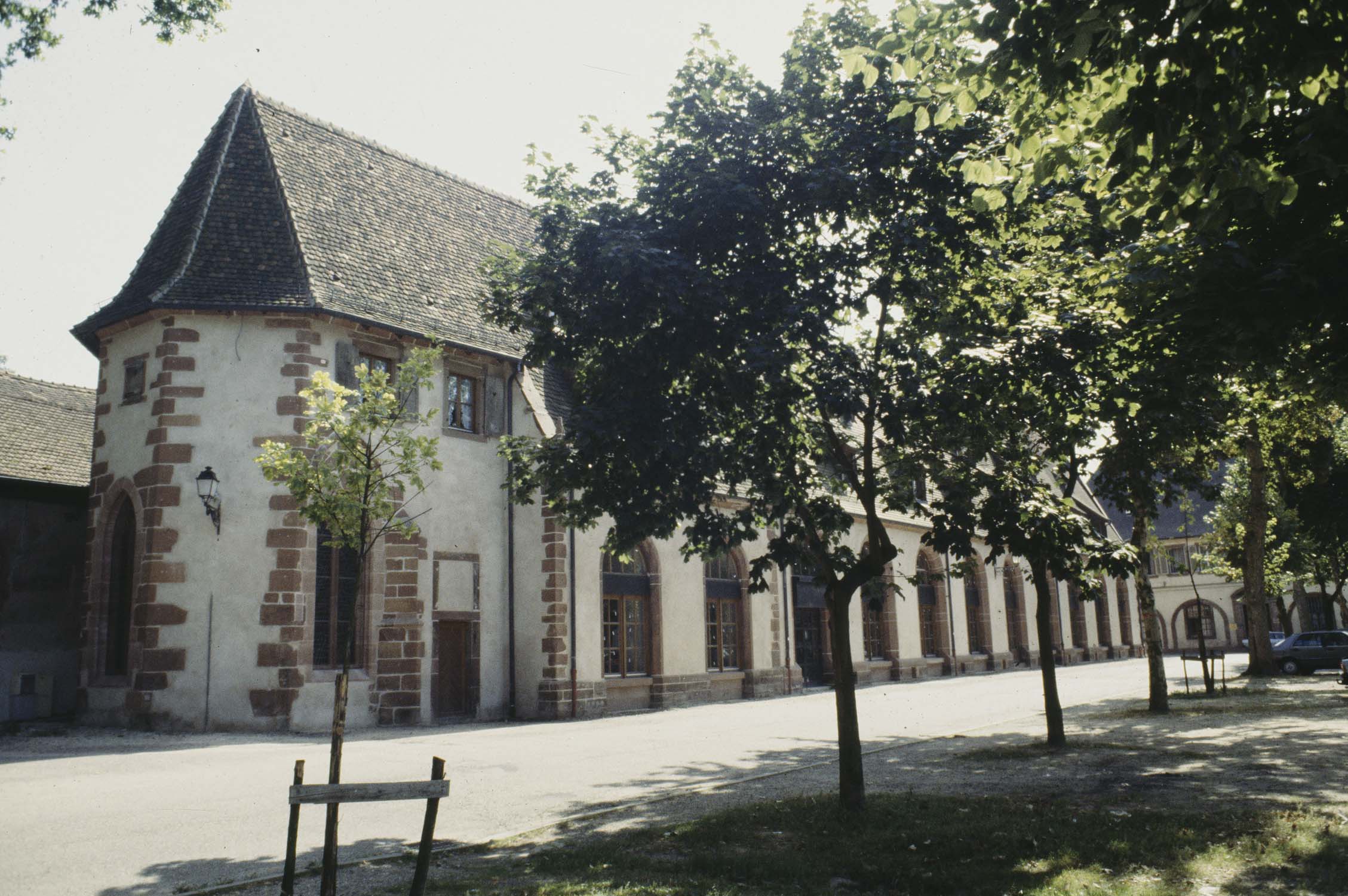 Façade sur la place